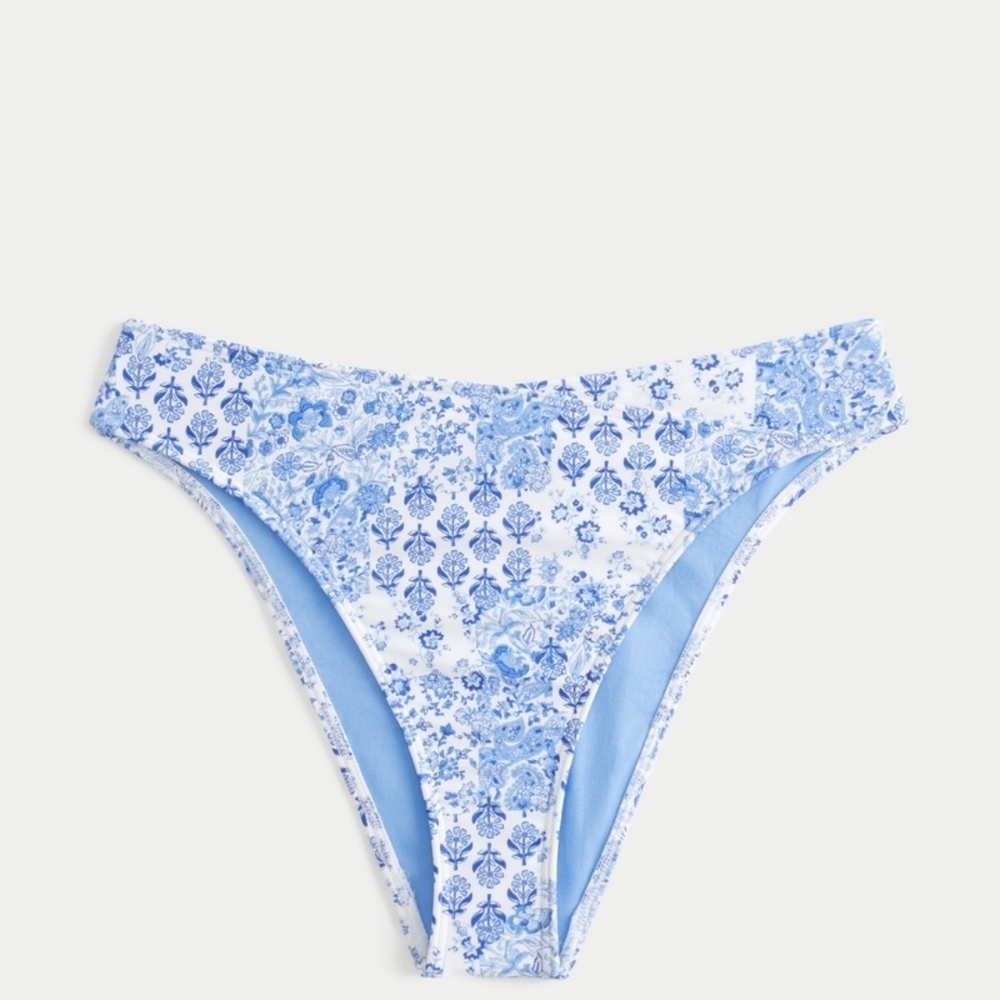 Hollister Curvy High-Leg High-Waist Cheeky

BLUE LAVENDER PRINT